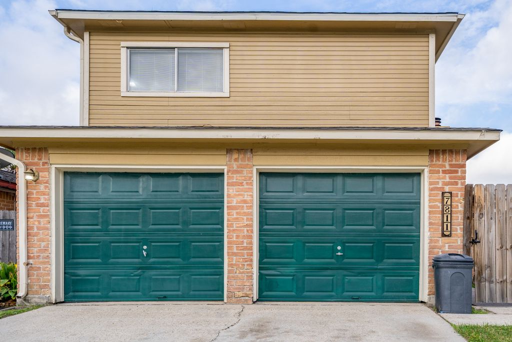 7811 Winehill Ln, Houston, TX 77040