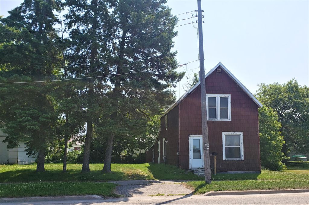 303 Ord St, Sault Sainte Marie, MI 49783