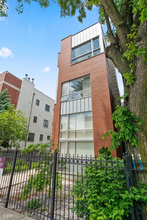 2448 W Augusta Blvd #3, Chicago, IL 60622