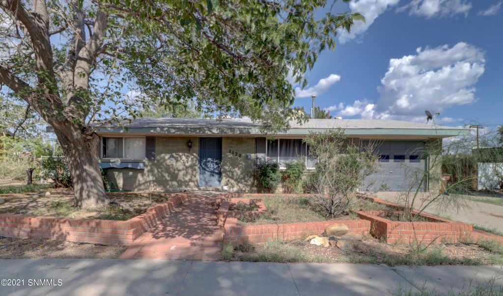 1120 Sharon Cir, Las Cruces, NM 88001