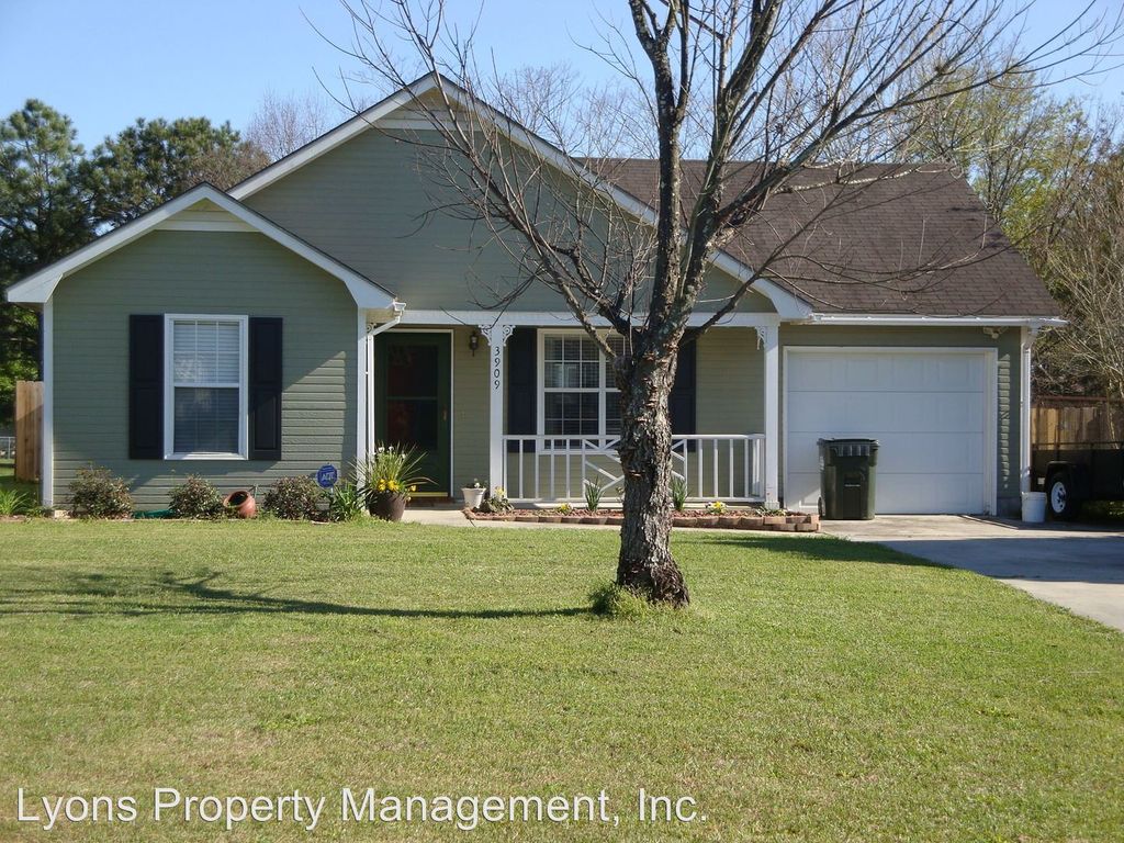 3909 Heatherwoods Dr, Valdosta, GA - 3 Bed, 2 Bath Single-Family Home