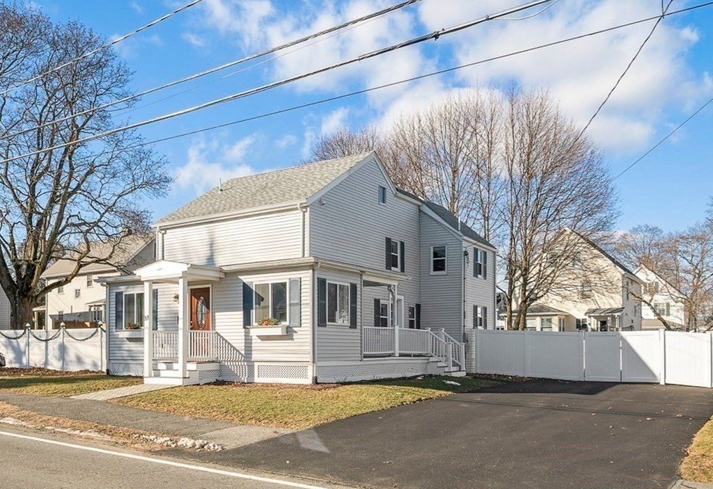 37 Salem St, Wakefield, MA 01880