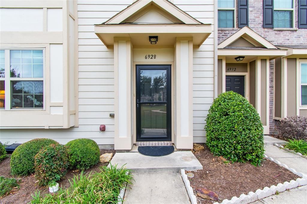 6928 Carrington Ln, Fort Worth, TX 76137