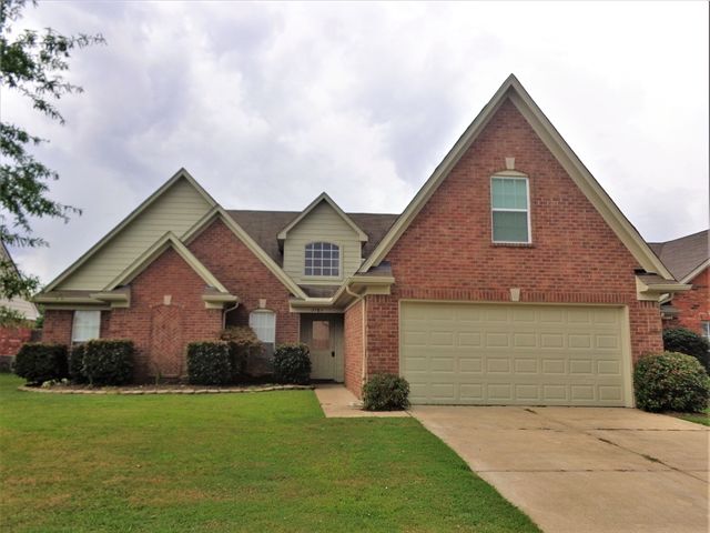 2583 Hunters Pointe Dr, Southaven, MS 38672