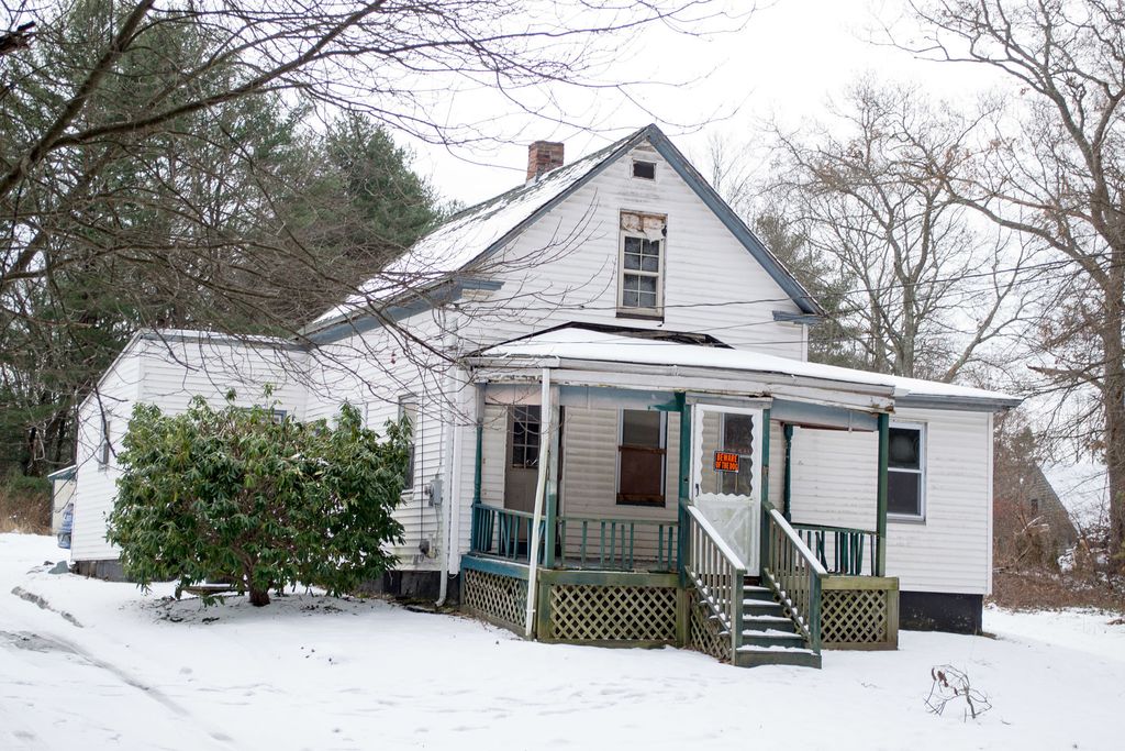 1038 S Precinct St, East Taunton, MA 3 Bed, 1 Bath SingleFamily Home