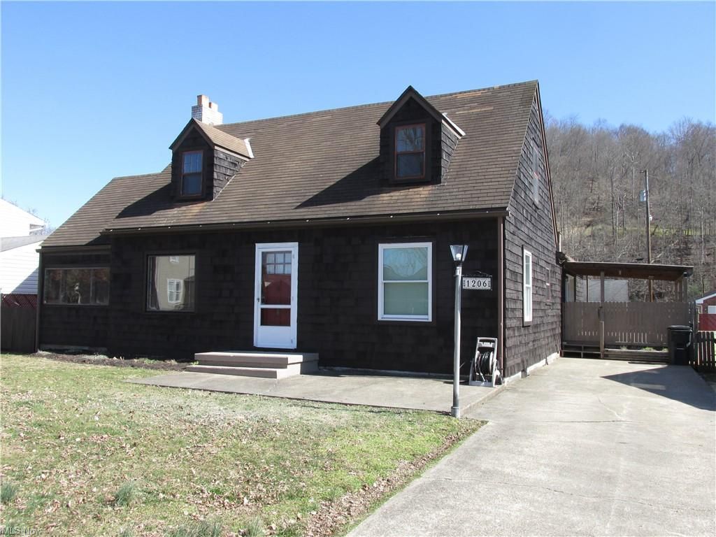1206 Edgedale Dr, Saint Marys, WV 26170 4 Bed, 3 Bath SingleFamily