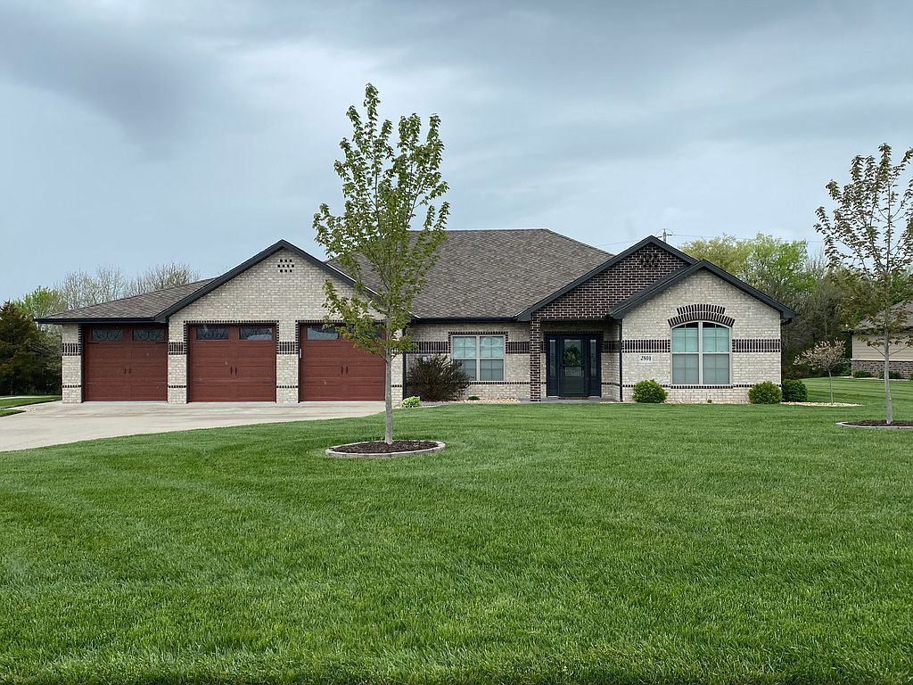 2804 Cantaberry Dr, Jefferson City, MO 65109