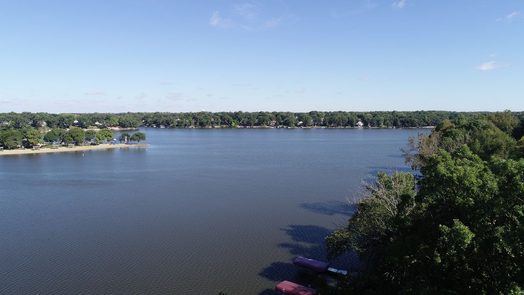 805 Lake Holiday Dr, Sandwich, IL 4 Bed, 3 Bath SingleFamily Home