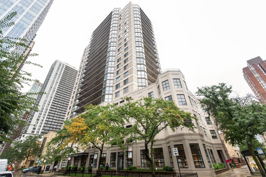 33 W Delaware Pl 12J, Chicago, IL 1 Bed, 1 Bath Condo 10 Photos