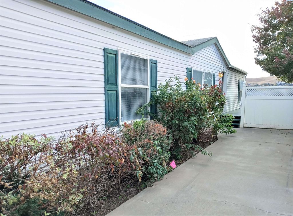 2917 W 19th Ave #33, Kennewick, WA 99337