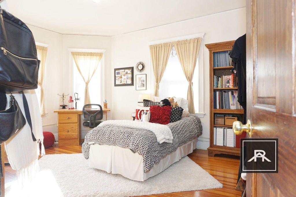 219 Freeman St #2, Brookline, MA 02446