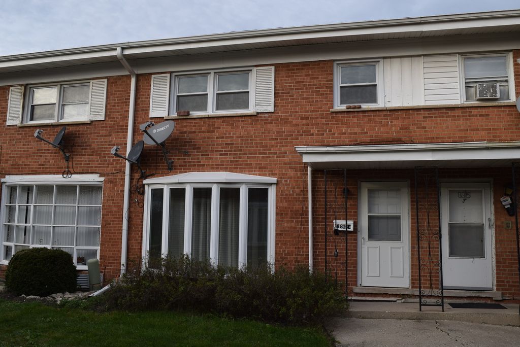 8815 Robin Dr, Des Plaines, IL 60016