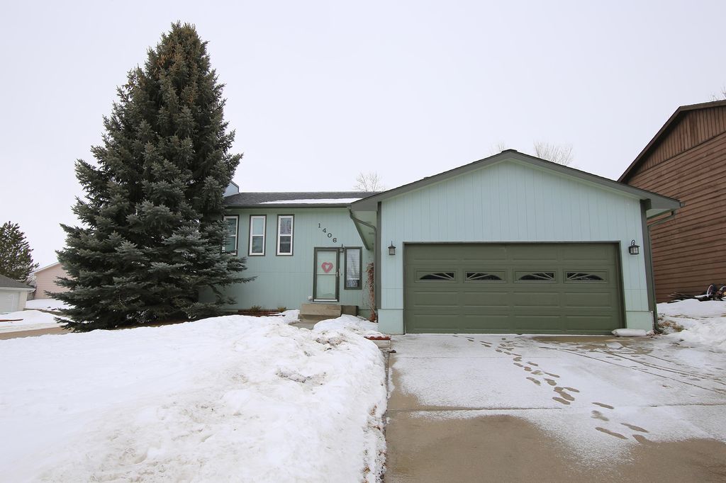 1406 N Heights Dr, Sheridan, WY 82801