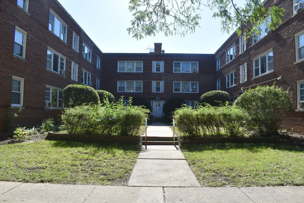 2211 W Morse Ave #1, Chicago, IL 60645