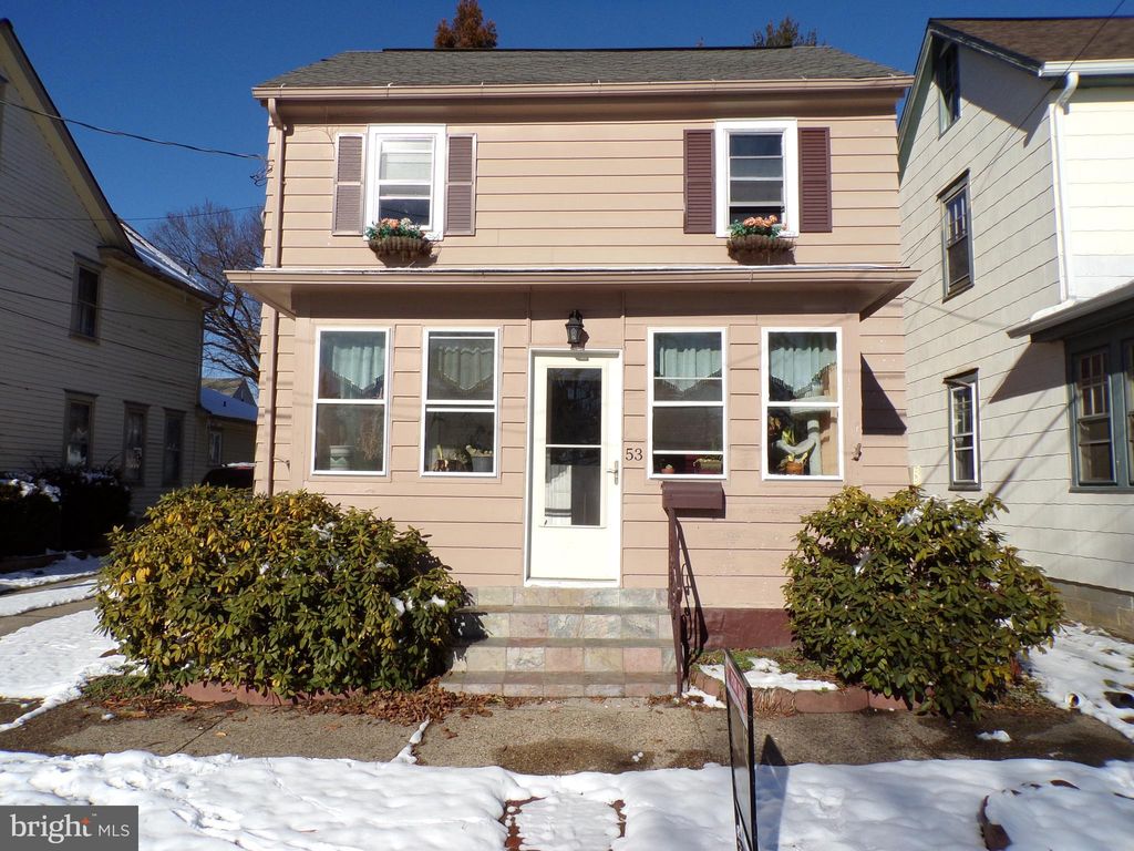 53 Mulberry St, Medford, NJ 08055
