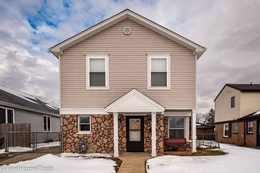 2647 Atlantic St, Franklin Park, IL 60131