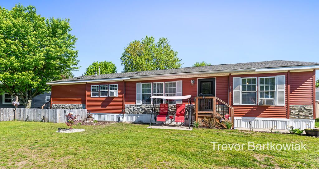1281 E Pontaluna Rd, Spring Lake, MI 49456