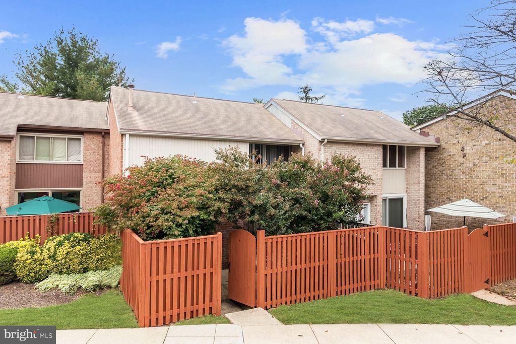 10698 Green Mountain Cir #17-8, Columbia, MD 21044