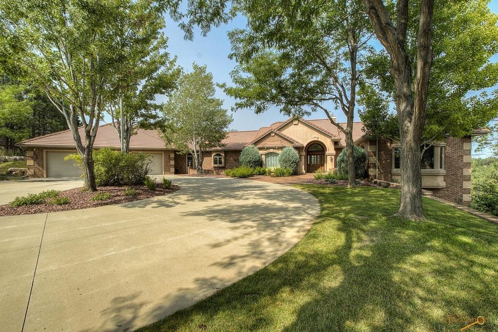 5321 Carriage Hills Dr, Rapid City, SD 57702