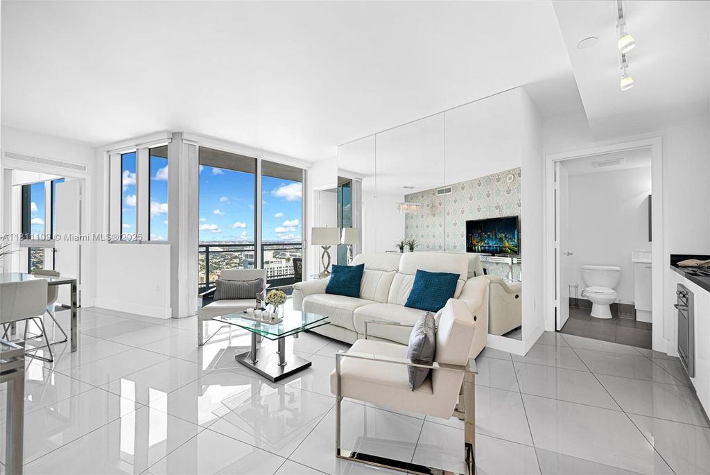 92 SW 3rd St #4806, Miami, FL 33130