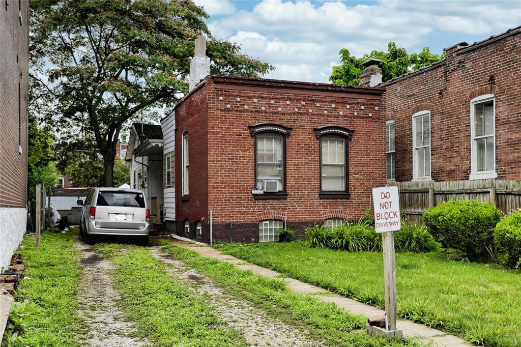 3245 Texas Ave, Saint Louis, MO 63118