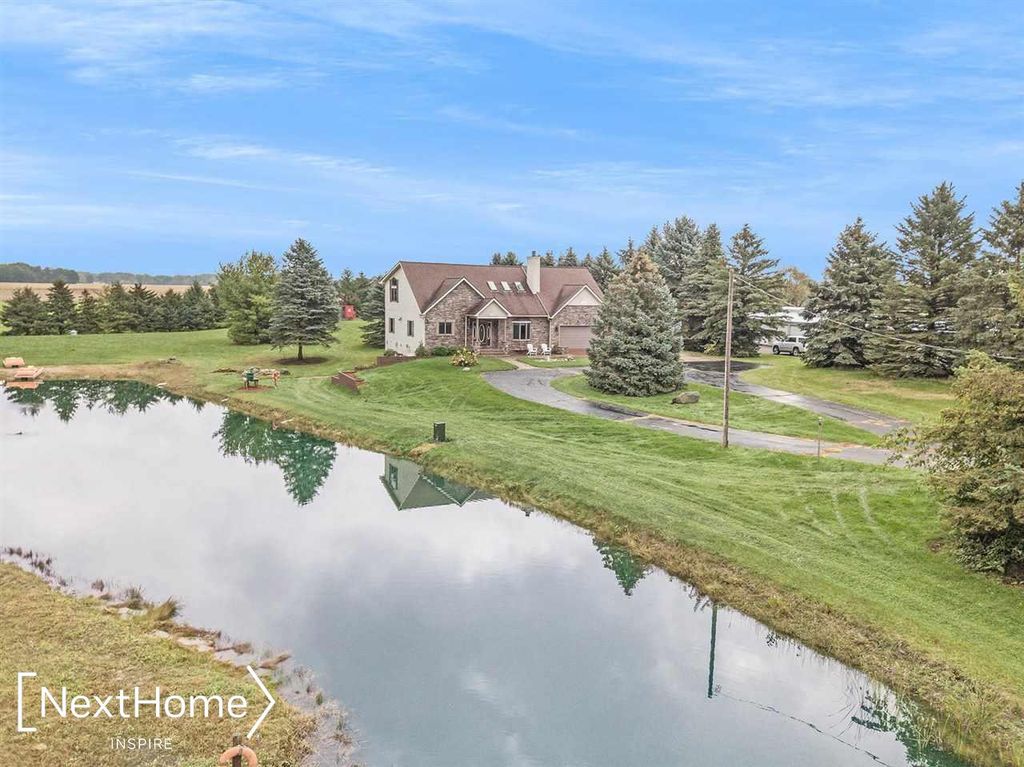 12629 S M 52, Perry, MI 48872