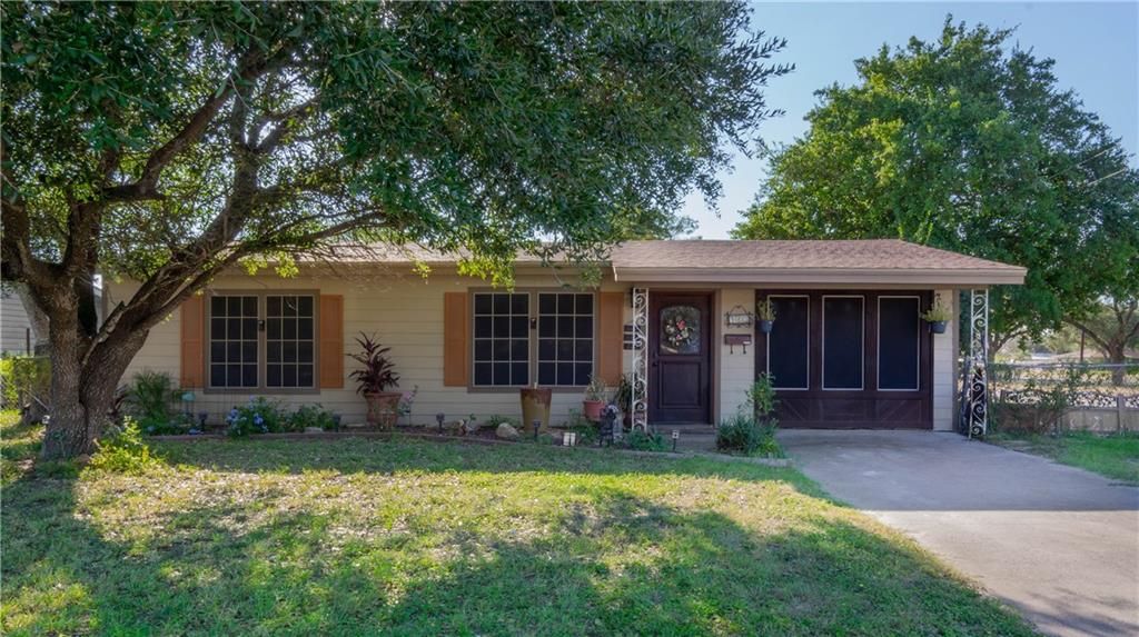 925 N Almond St, Alice, TX 78332 3 Bed, 1 Bath SingleFamily Home