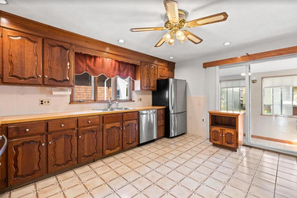 144 W Adams St #2, Somerville, MA 02144
