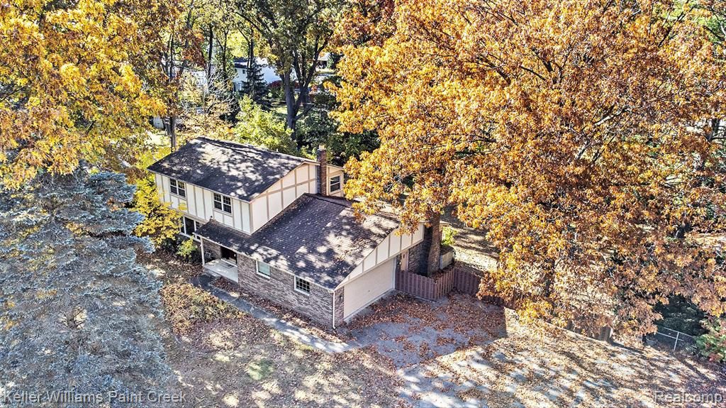 19521 Portlock Ave E, Commerce Township, MI 48382 MLS 20240080724