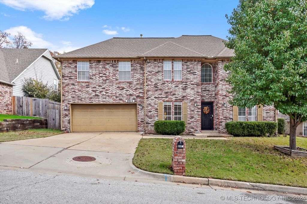 8809 S  Urbana Pl, Tulsa, OK 74137