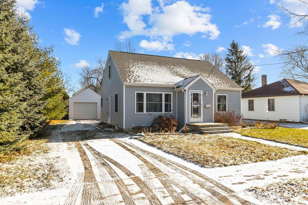817 WARSAW STREET, Menasha, WI 54952