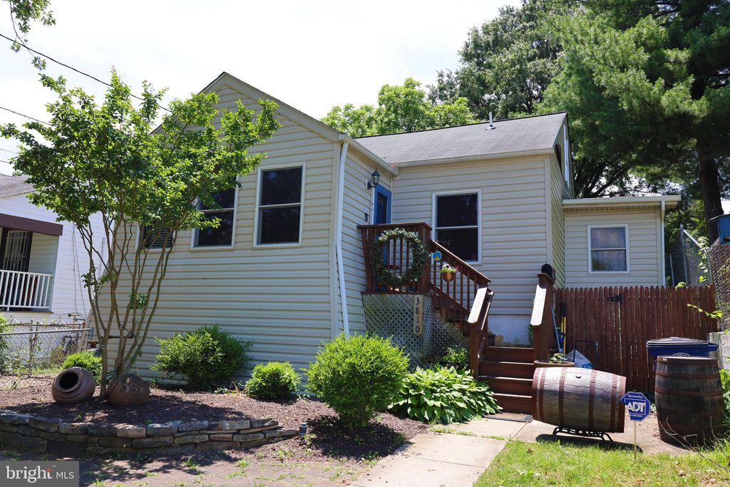 3810 40th Ave, Brentwood, MD 20722