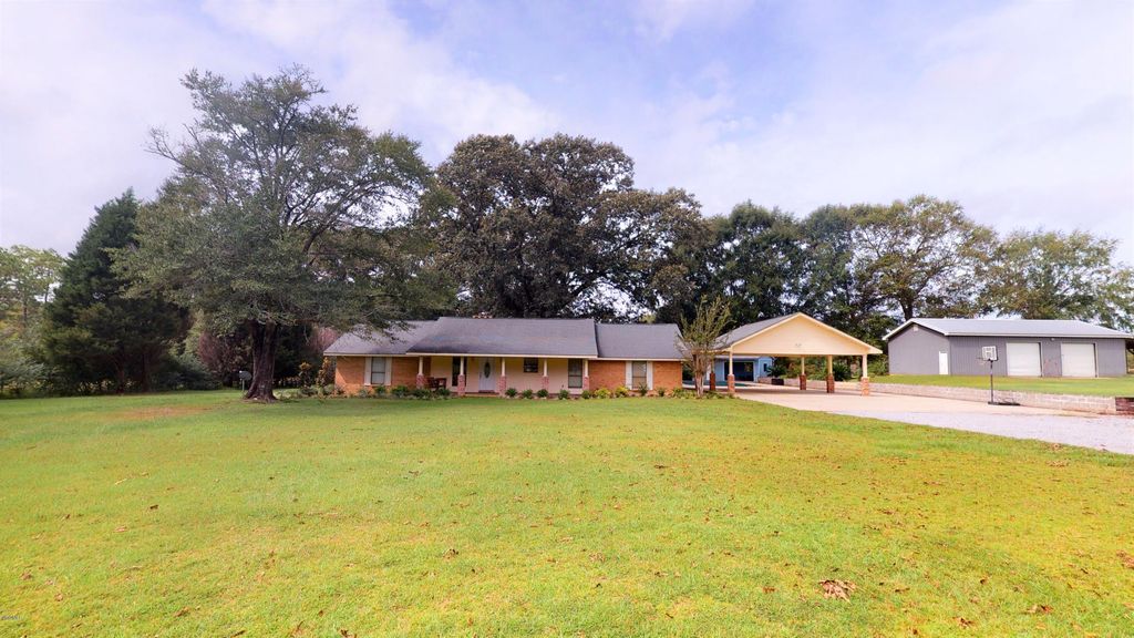 109 Leroy Havard Rd, Lucedale, MS 39452