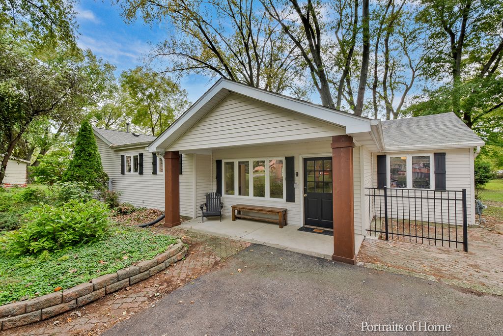 30W221 Estes St, Naperville, IL 60563