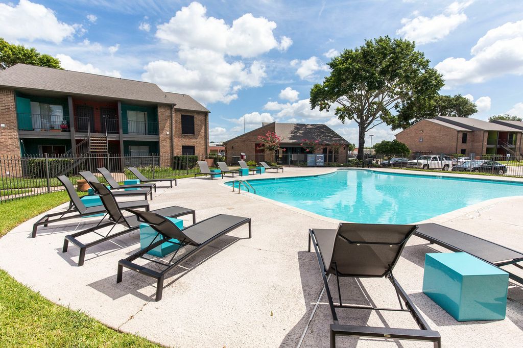 7703 Seton Lake Dr, Houston, TX 77086