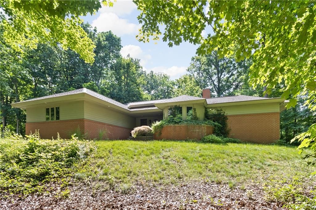 735 Pineview Dr, Zionsville, IN 46077