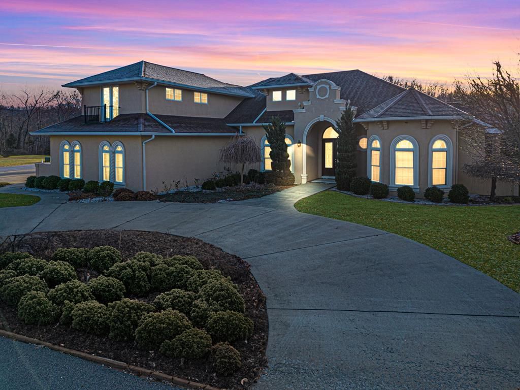 352 E Chloe Ridge Dr, Pikeville, KY 41501 SingleFamily Home for Sale