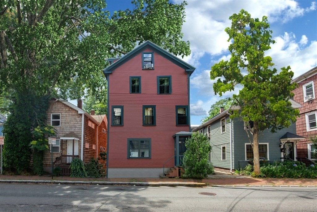 422 Franklin St #1, Cambridge, MA 02139