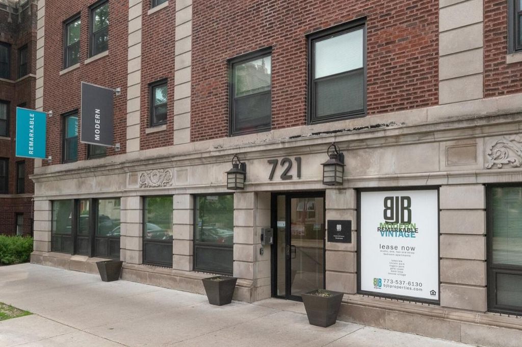 721 W Belmont Ave, Chicago, IL 60657