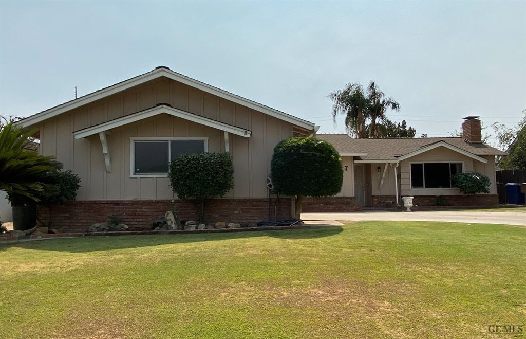 3617 Bianchi Way, Bakersfield, CA 93309
