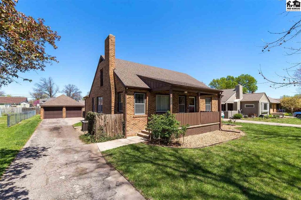 400 W 23rd Ave, Hutchinson, KS 3 Bed, 2 Bath SingleFamily Home 37