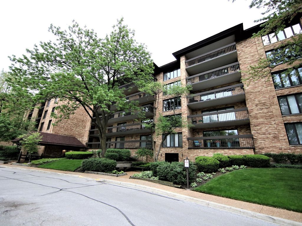 1671 Mission Hills Rd #S-305, Northbrook, IL 60062