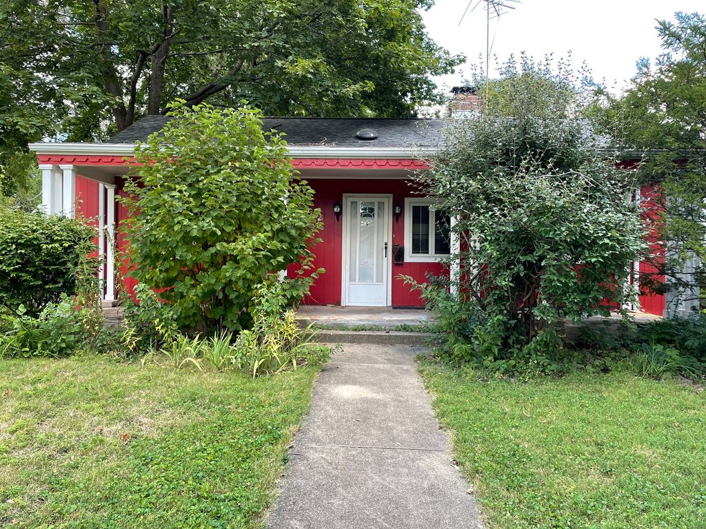 1208 W Daniel St, Champaign, IL 61821