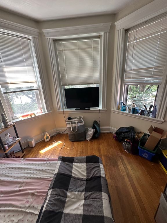 352 Riverway #10, Boston, MA 02115