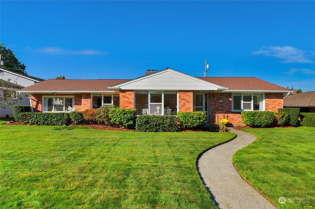 5020 Rucker Avenue, Everett, WA 98203