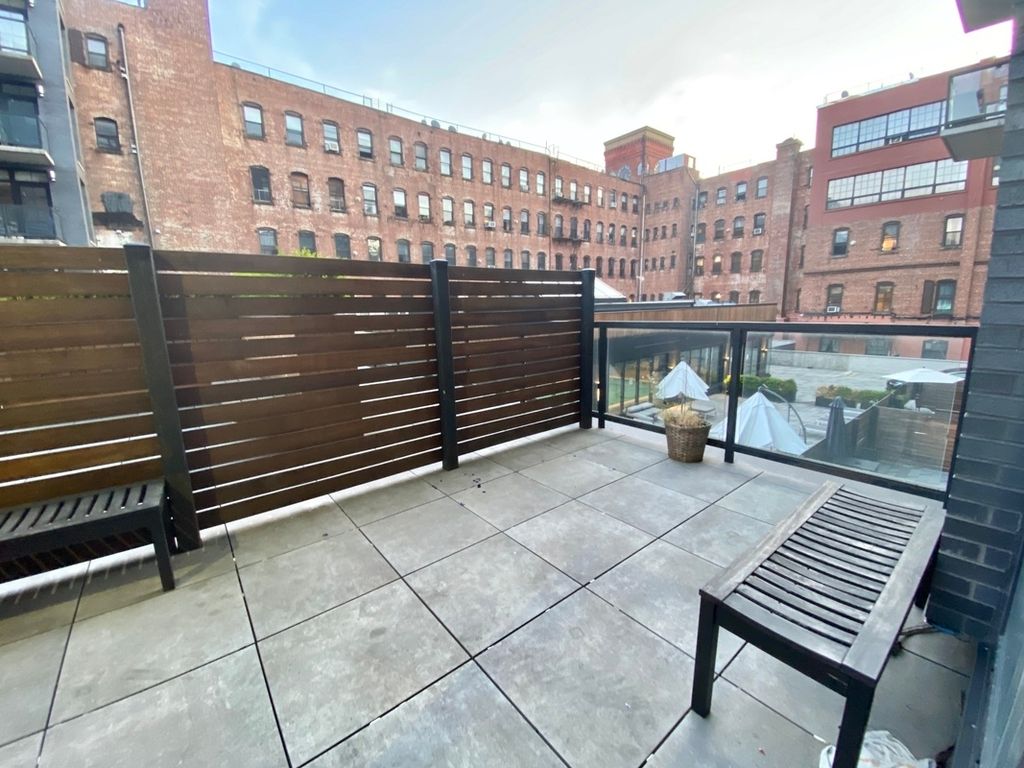 25 Bruckner Blvd