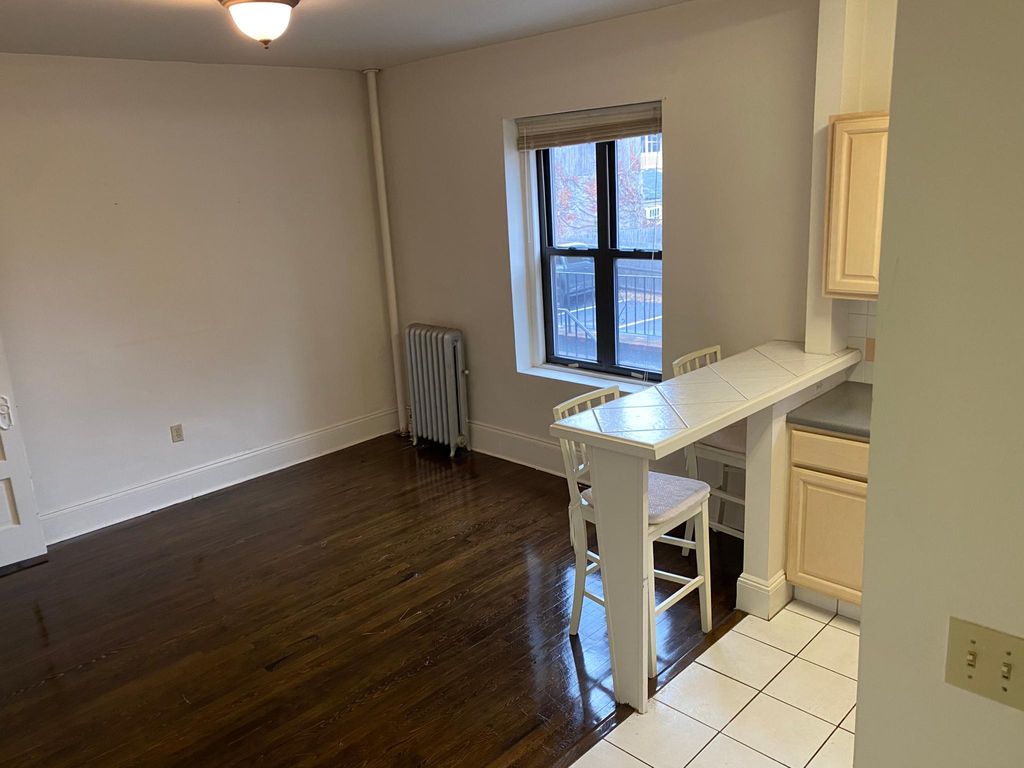 8 Langmaid Ave #1, Somerville, MA 02145
