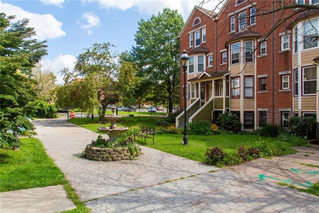 140 Maple Ave #B, Hartford, CT 06114