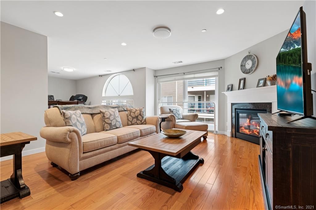 129 Harbour Clos #C, New Haven, CT 06519