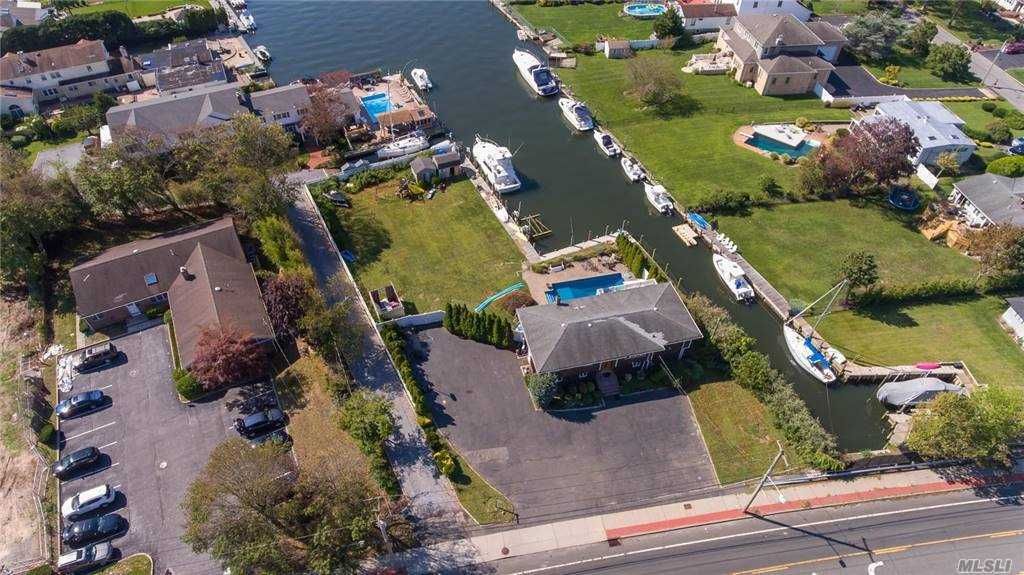 714 Montauk Hwy, West Islip, NY 11795 5 Bed, 4 Bath SingleFamily